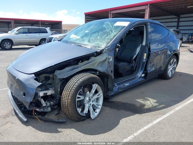 2022 Tesla Model Y Long Range Dual Motor All-wheel Drive მანქანა იყიდება აუქციონზე, vin: 7SAYGDEE1NF454652, აუქციონის ნომერი: 44424656