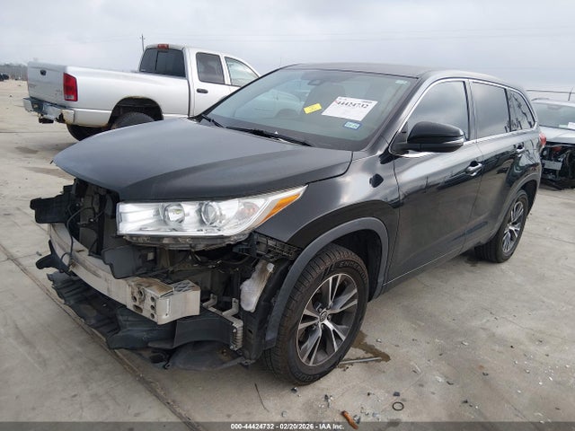 Toyota Highlander Le 2018 5TDZZRFH6JS249366 Image 2