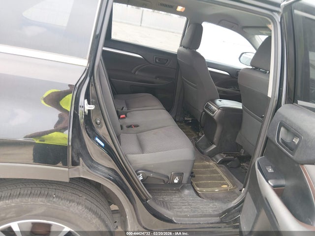 Toyota Highlander Le 2018 5TDZZRFH6JS249366 Image 8