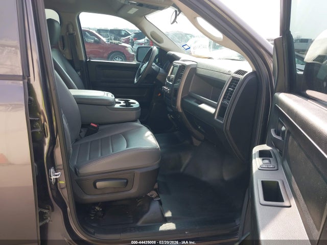 1C6RR7KG7KS654461 RAM 1500 Classic Tradesman 4x4 5&#039;7 Box