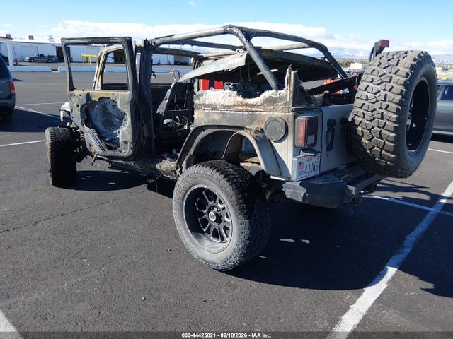 1C4BJWDG2GL233886 Jeep Wrangler Unlimited Sport