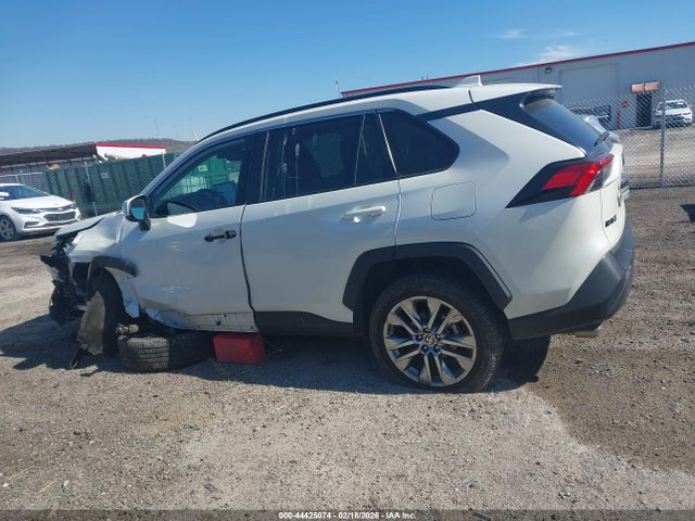 44425074 :رقم المزاد ، 2T3A1RFV1NW283424 vin ، 2022 Toyota Rav4 Xle Premium مزاد بيع
