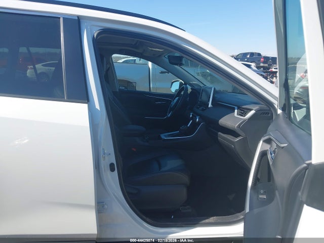 44425074 :رقم المزاد ، 2T3A1RFV1NW283424 vin ، 2022 Toyota Rav4 Xle Premium مزاد بيع
