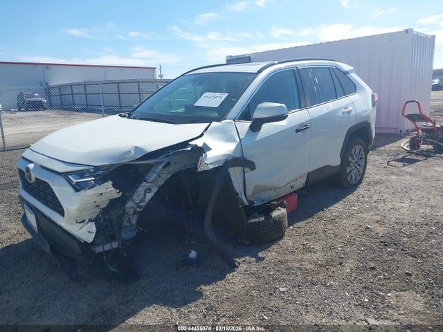 44425074 :رقم المزاد ، 2T3A1RFV1NW283424 vin ، 2022 Toyota Rav4 Xle Premium مزاد بيع