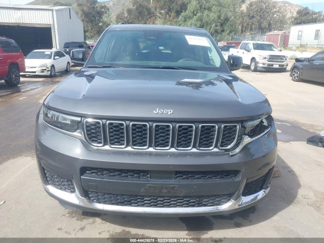 1C4RJJAG3N8617066 Jeep Grand Cherokee L Laredo 4x2