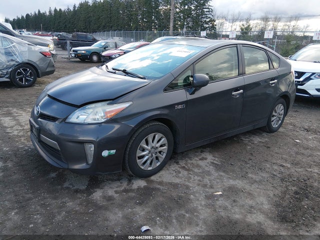 Toyota Prius Plug-in Advanced 2014 JTDKN3DP5E3053740 Image 2