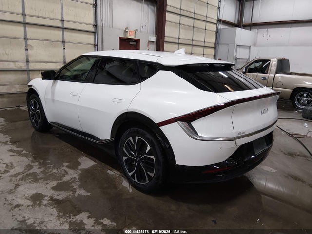 2022 KIA EV6 KNDC3DLC5N5088894 Photo 2