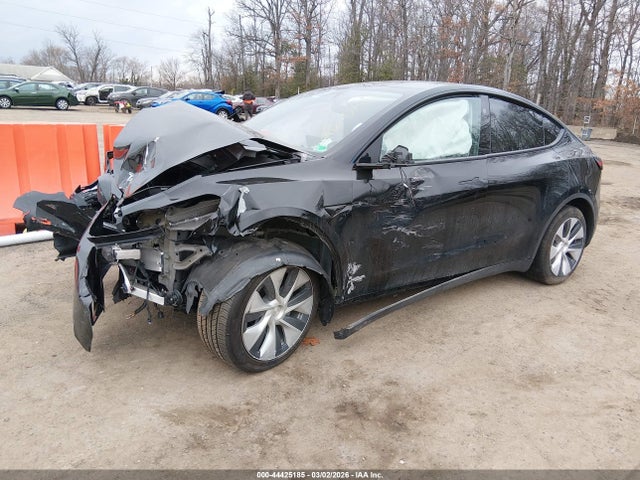 Продажа на аукционе авто 2024 Tesla Model Y Long Range Dual Motor All-wheel Drive, vin: 7SAYGAEE1RF035883, номер лота: 44425185