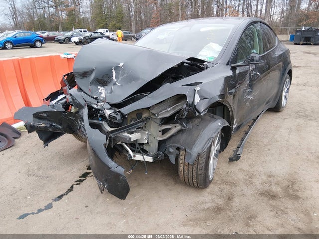 Продажа на аукционе авто 2024 Tesla Model Y Long Range Dual Motor All-wheel Drive, vin: 7SAYGAEE1RF035883, номер лота: 44425185