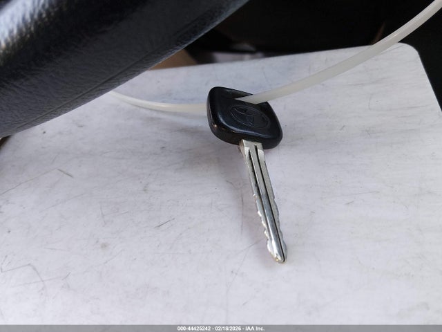 VNKKTUD3XFA041841 Toyota YARIS L
