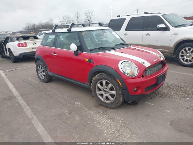 2010 MINI COOPER WMWMF3C51ATZ28261 Photo 0