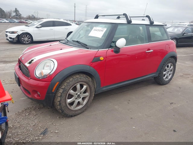 2010 MINI COOPER WMWMF3C51ATZ28261 Photo 1