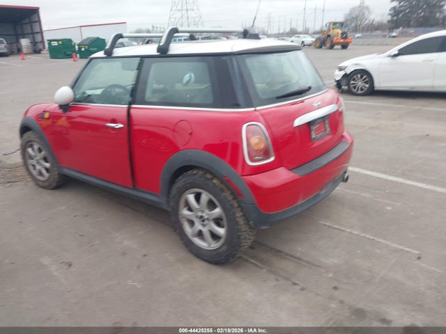 2010 MINI COOPER WMWMF3C51ATZ28261 Photo 2