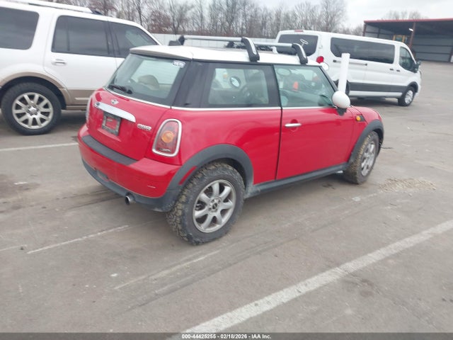 2010 MINI COOPER WMWMF3C51ATZ28261 Photo 3