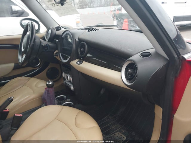 2010 MINI COOPER WMWMF3C51ATZ28261 Photo 4