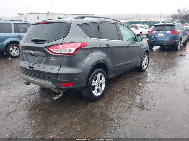 1FMCU9GX0FUB35632 Ford ESCAPE SE