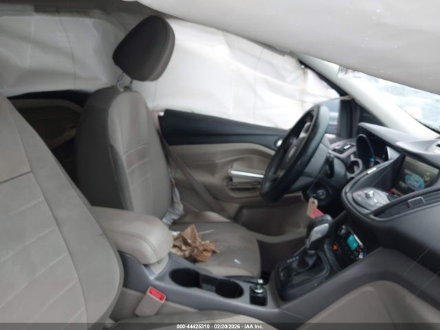 1FMCU9GX0FUB35632 Ford ESCAPE SE