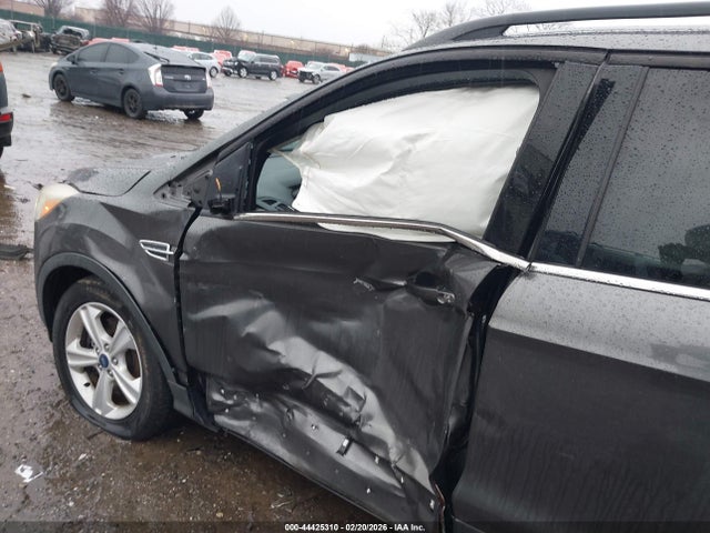 1FMCU9GX0FUB35632 Ford ESCAPE SE
