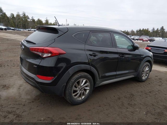 KM8J3CA42HU316823 Hyundai TUCSON SE