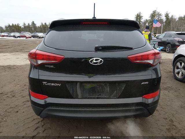 KM8J3CA42HU316823 Hyundai TUCSON SE
