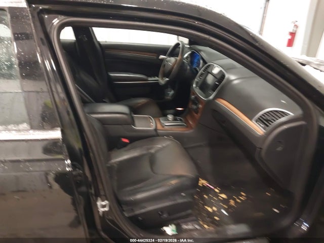Продаж на аукціоні авто 2016 Chrysler 300c Platinum, vin: 2C3CCASG3GH124181, номер лоту: 44425324
