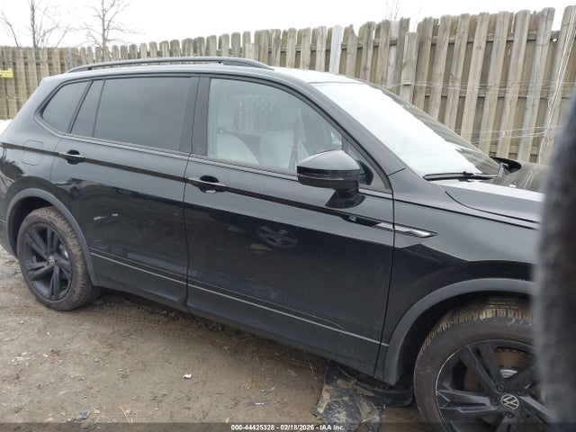 Aukcja sprzedaży 2024 Volkswagen Tiguan 2.0t Se R-line Black, vin: 3VV8B7AX0RM099934, numer aukcji: 44425328