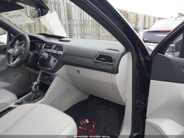 Aukcja sprzedaży 2024 Volkswagen Tiguan 2.0t Se R-line Black, vin: 3VV8B7AX0RM099934, numer aukcji: 44425328