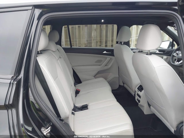 Aukcja sprzedaży 2024 Volkswagen Tiguan 2.0t Se R-line Black, vin: 3VV8B7AX0RM099934, numer aukcji: 44425328