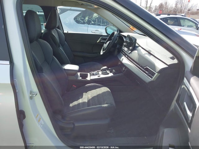 2023 MITSUBISHI OUTLANDER JA4J3UA83PZ050978 Photo 4
