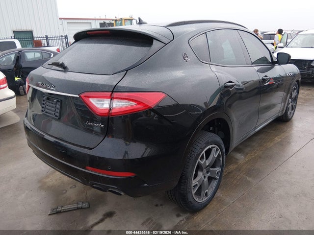 2018 MASERATI LEVANTE ZN661XUA7JX302430 Photo 3