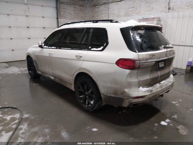 2021 BMW X7 5UXCW2C07M9E25933 Photo 2