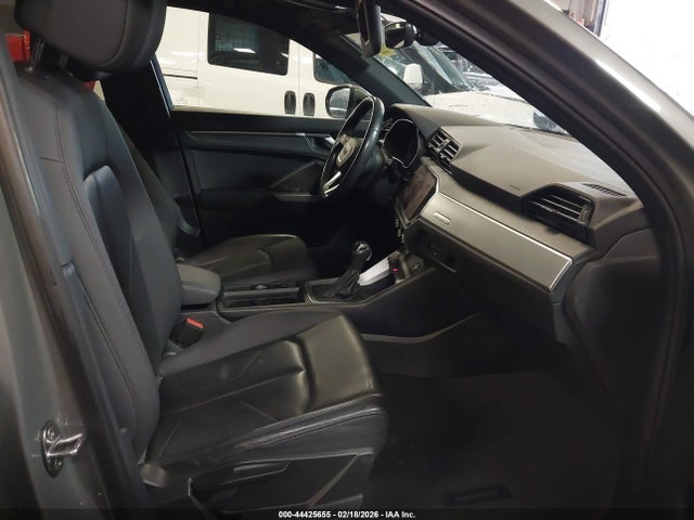 2020 Audi Q3 Premium 45 Tfsi Quattro Tiptronic მანქანა იყიდება აუქციონზე, vin: WA1AECF37L1093407, აუქციონის ნომერი: 44425655