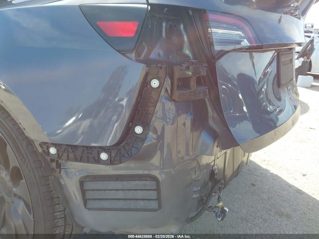 7SAYGDEF3NF390851 Tesla Model Y