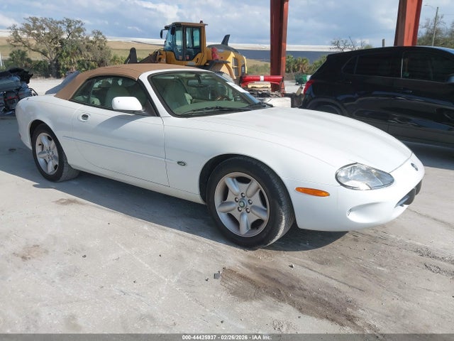 1999 JAGUAR XK8 SAJGX2045XC035636