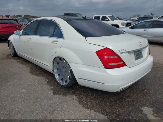 2011 MERCEDES-BENZ S 550 WDDNG8GB4BA399344 Photo 2