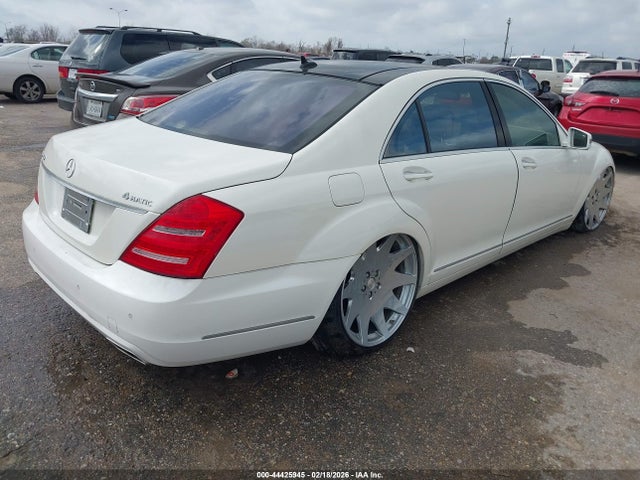 2011 MERCEDES-BENZ S 550 WDDNG8GB4BA399344 Photo 3