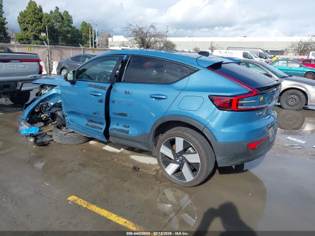 2023 VOLVO C40 RECHARGE PURE ELECTRIC YV4ED3GM6P2039398 Photo 2