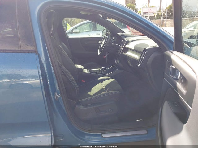 2023 VOLVO C40 RECHARGE PURE ELECTRIC YV4ED3GM6P2039398 Photo 4