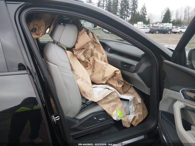 2024 AUDI Q8 E-TRON WA16AAGE4RB052497 Photo 4