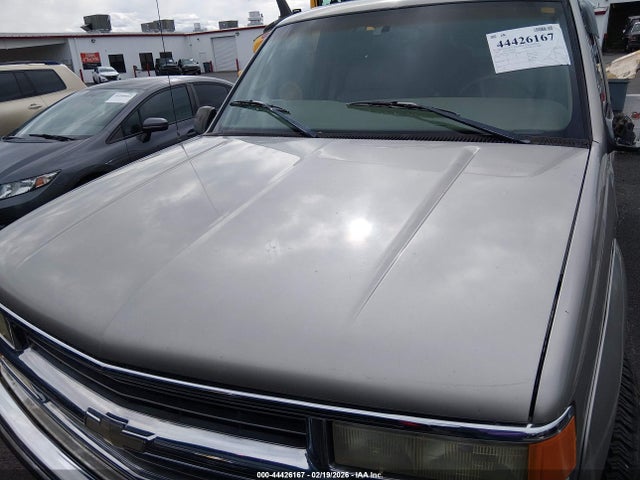 1999 Chevrolet Suburban 2500 მანქანა იყიდება აუქციონზე, vin: 3GNGK26JXXG108787, აუქციონის ნომერი: 44426167