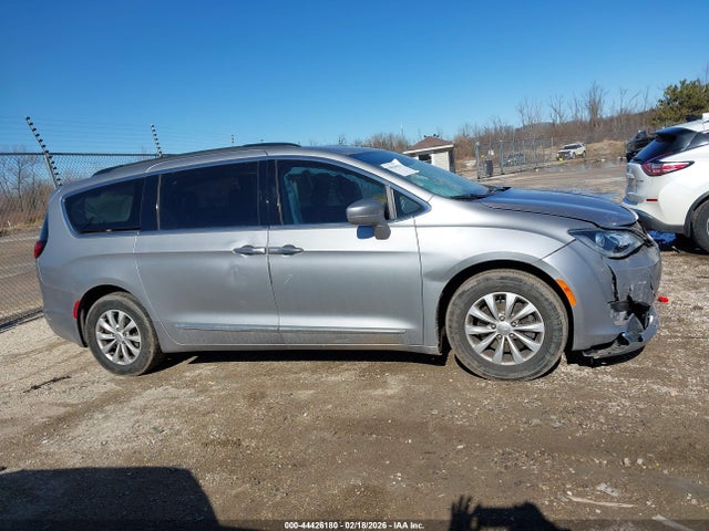 Aukcja sprzedaży 2017 Chrysler Pacifica Touring-l, vin: 2C4RC1BG4HR738996, numer aukcji: 44426180