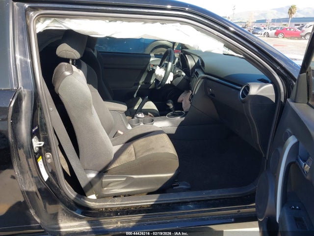 JTKJF5C78GJ015626 Scion TC