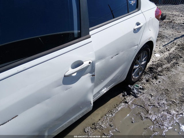 3KPFL4A7XHE121318 KIA FORTE S