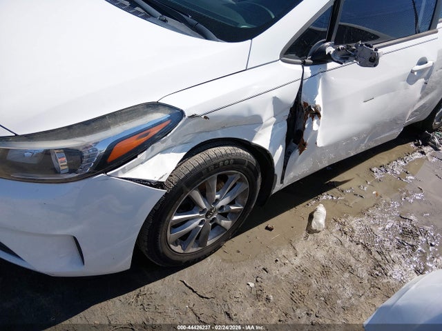 3KPFL4A7XHE121318 KIA FORTE S