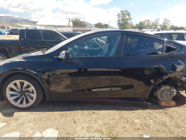 7SAYGDED2TF437380 Tesla Model Y Premium Rear-wheel Drive/standard Rear-wheel Drive