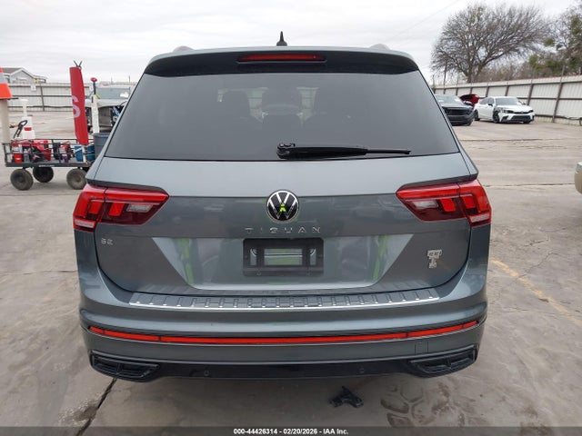 44426314 :رقم المزاد ، 3VVCB7AX5NM076461 vin ، 2022 Volkswagen Tiguan 2.0t Se R-line Black مزاد بيع