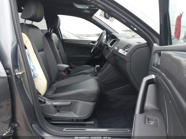 44426314 :رقم المزاد ، 3VVCB7AX5NM076461 vin ، 2022 Volkswagen Tiguan 2.0t Se R-line Black مزاد بيع