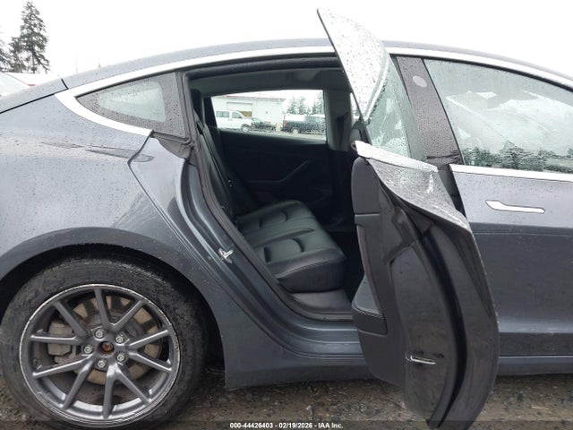 Продажа на аукционе авто 2020 Tesla Model 3 Standard Range Plus Rear-wheel Drive/standard Range Rear-wheel Drive, vin: 5YJ3E1EA1LF644232, номер лота: 44426403