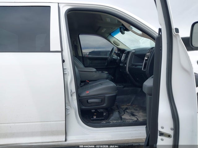 44426466 :رقم المزاد ، 3C6UR5HJ0JG379474 vin ، 2018 Ram 2500 مزاد بيع