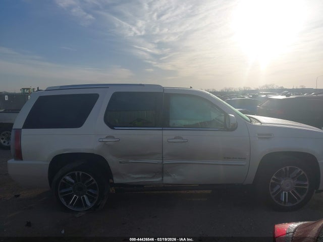44426546 :رقم المزاد ، 1GYS3CEFXER109710 vin ، 2014 Cadillac Escalade Premium مزاد بيع